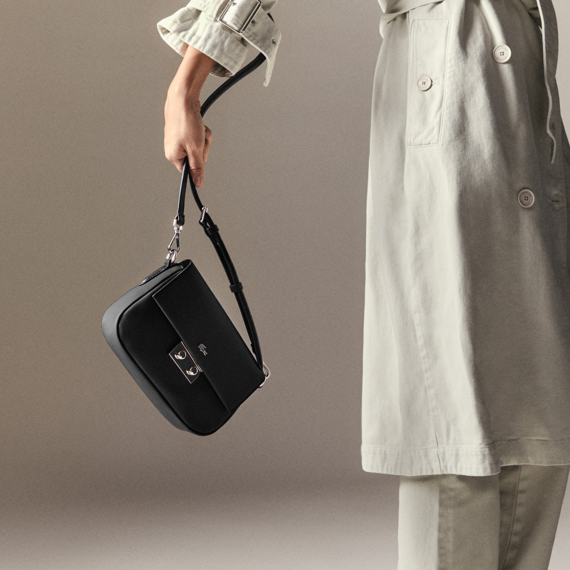 Daily City Flap Close Messenger Bag